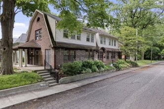 Building Photo - 4652 N Kenwood Ave