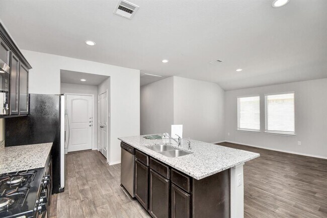 Building Photo - 9846 Laurel Lake Dr