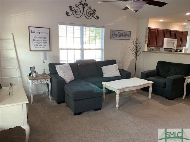 Foto del edificio - Cute, Convenient Townhome!