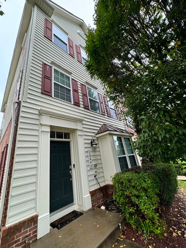 12641 Terranova Ln, Woodbridge, VA 22192 Townhome Rentals in