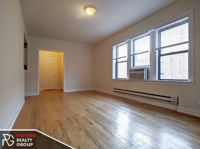 Foto del edificio - 3720 N Pine Grove Ave