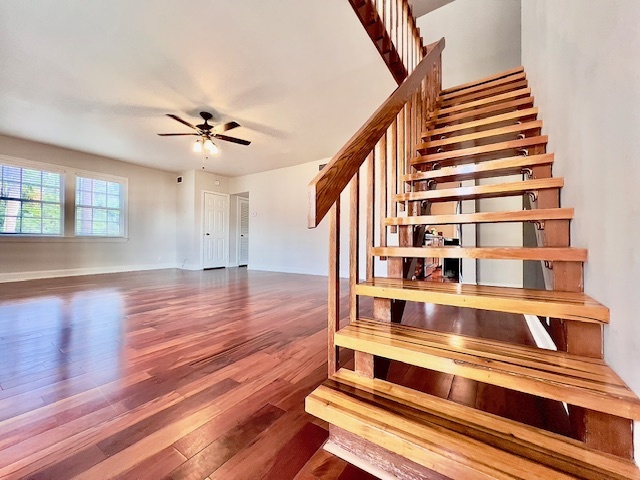 Living room with stairs to the master bedroom - 849 Lasalle St