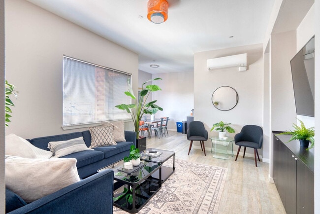 Building Photo - 1428 SE 19th Ave