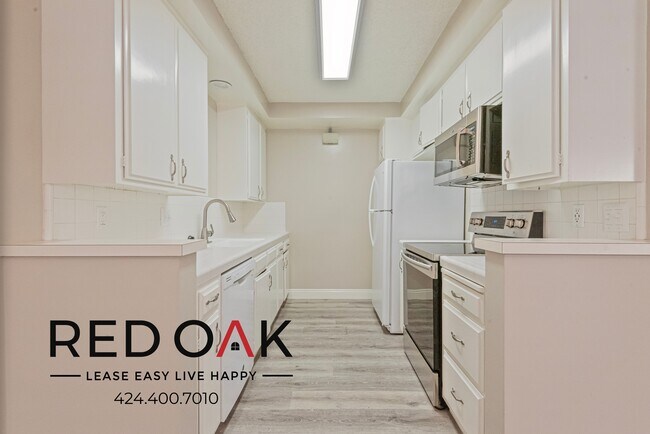 Foto del edificio - Outstanding Two Story Townhouse Style Two ...