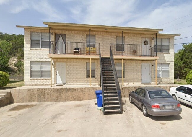 Building Photo - 1310 Brown Dr