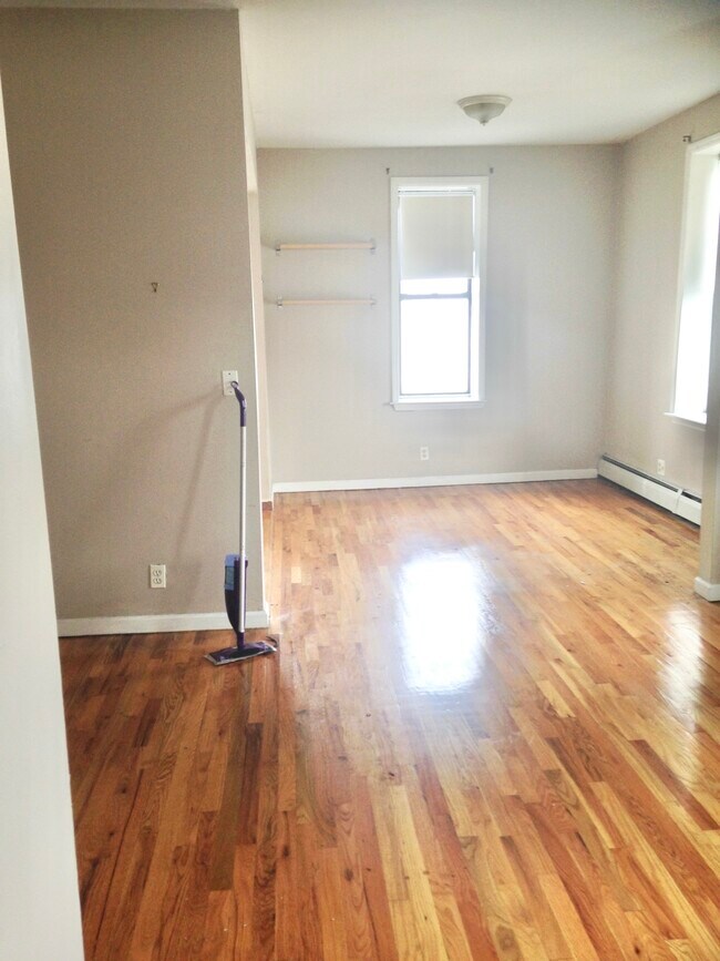3707 36th Ave Unit 3, Long Island City, NY 11101 Apartments in Long