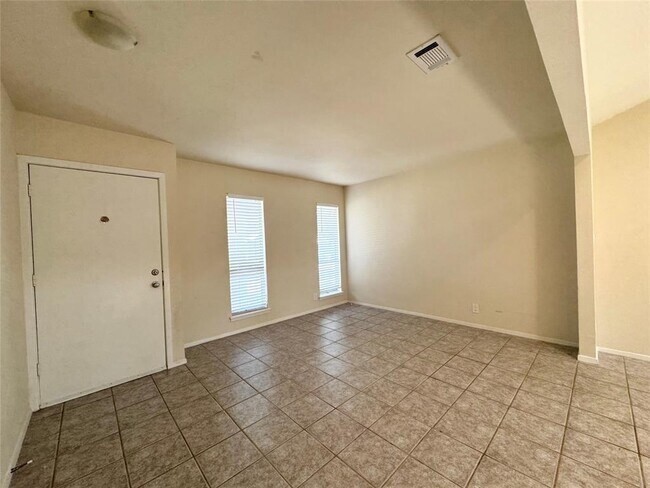 Foto del edificio - 7101 Twisted Oaks Dr
