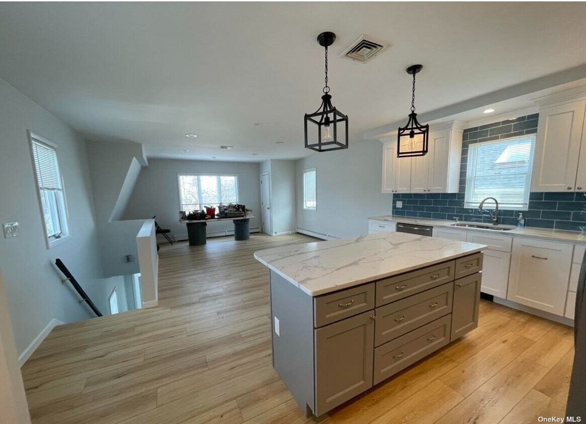 512 E Penn St, Long Beach, NY 11561 Apartment for Rent in Long Beach