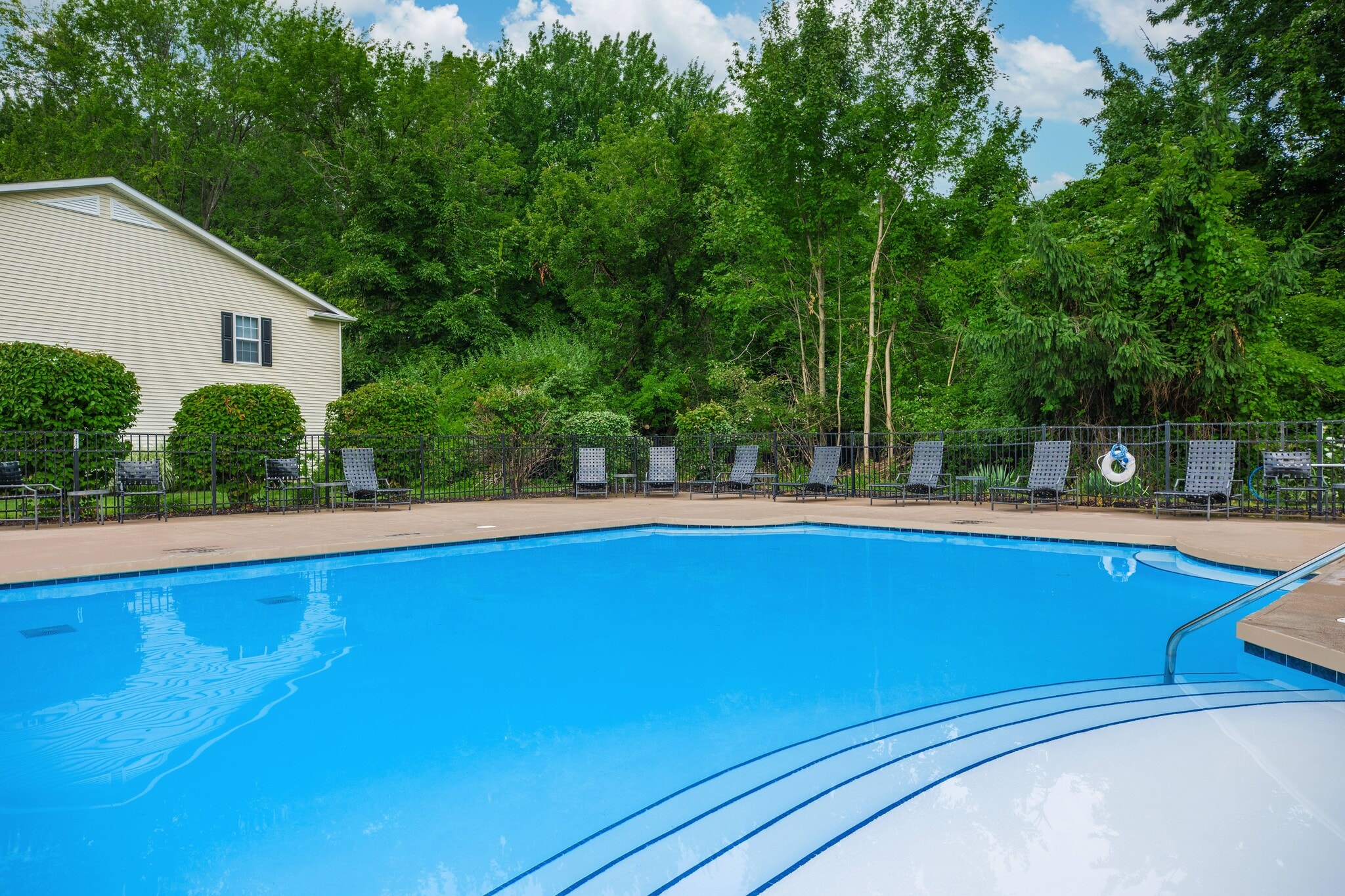 Portside Apartments – photo 2