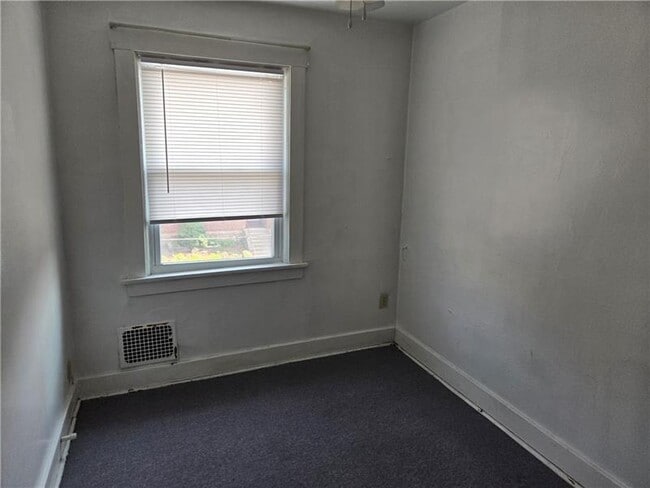Building Photo - 350 Coltart Ave