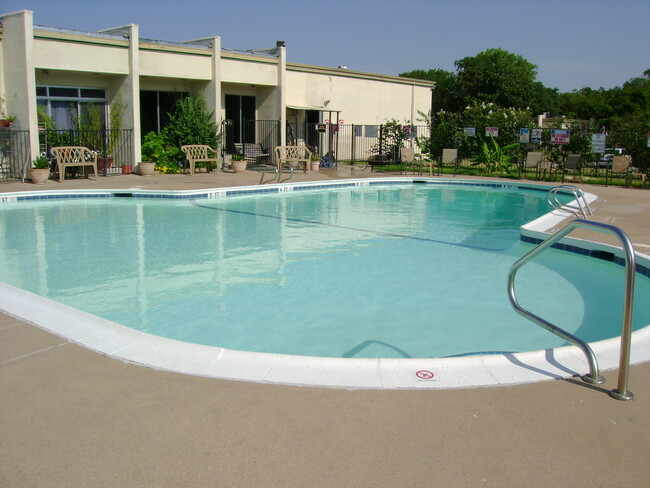 Building Photo - 5901 Calloway Dr S