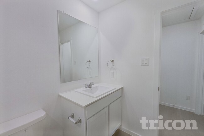 Foto del edificio - 827 Ginkgo Wy