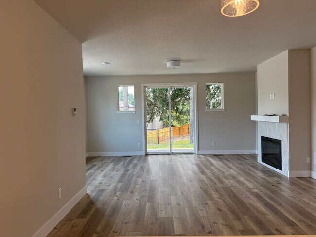 Foto del edificio - Beautiful Three Bedroom New Construction Home For Rent