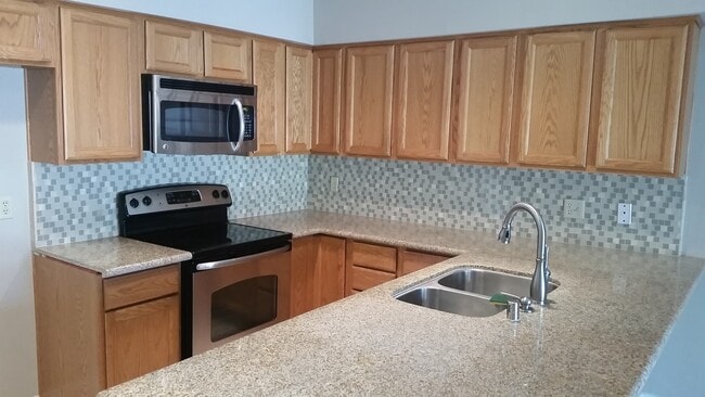 Building Photo - Great location in Westlake Village!