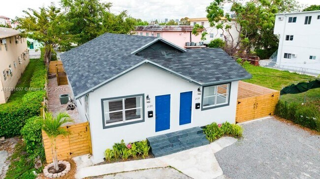 Building Photo - 2137 SW 4th St