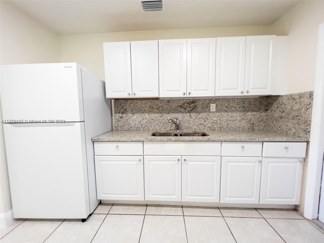 Foto principal - 735 NW 14th Way