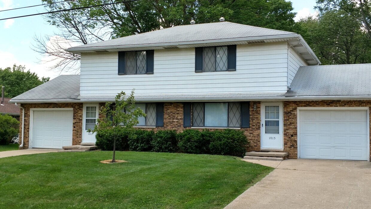 1015 W Wilshire Dr, Peoria, IL 61614 Townhome Rentals in Peoria IL