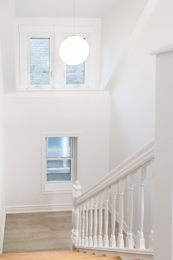 Primary Photo - 1267 King St W