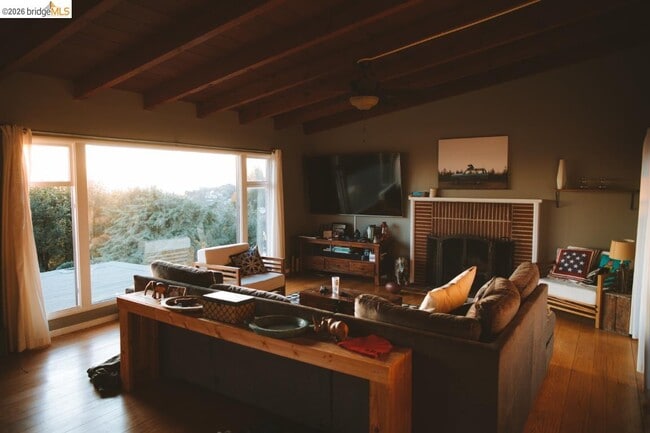 Building Photo - 6100 Skyline Blvd