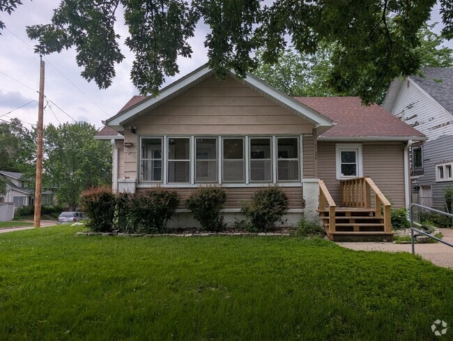 Building Photo - 1722 Isabella St