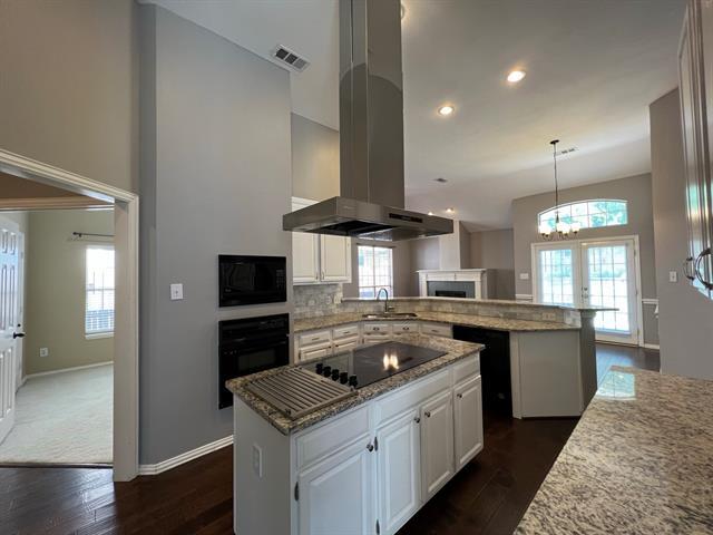 Building Photo - 9811 Cliffside Dr