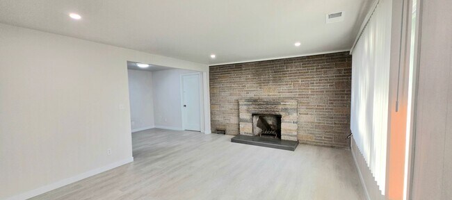 Foto del edificio - North Seattle/ Shoreline 2 Bedroom + Bonus Room 1BA House