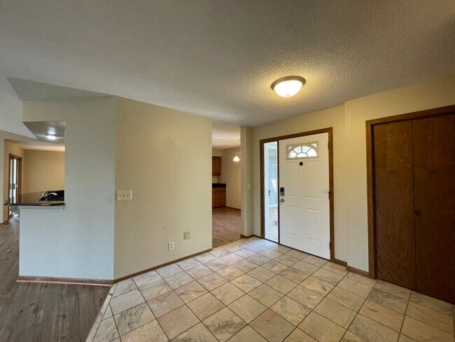 Building Photo - 1456 McKnight Rd N