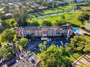 Building Photo - 1035 Country Club Dr