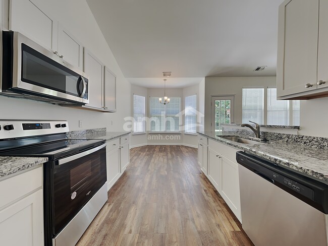 Foto del edificio - 8 Prominence Point