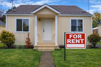 Building Photo - 715 NE 13th St