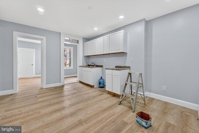 Building Photo - 11 N Willow St