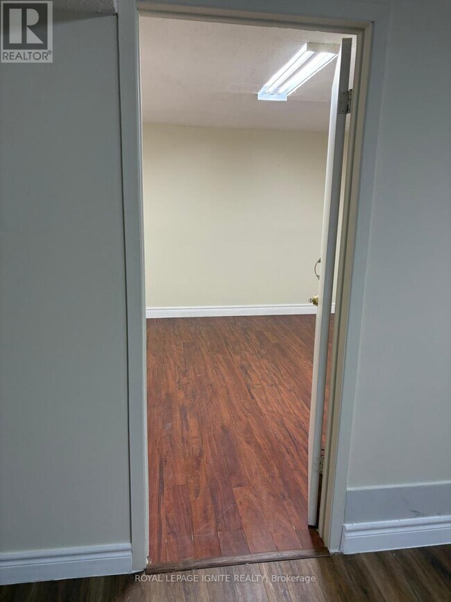 Photo du bâtiment - 72 Brimstone Crescent