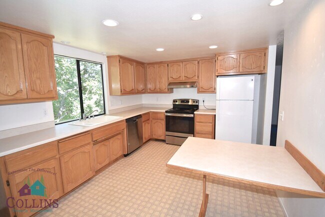 Building Photo - 14759 Sun Forest Dr