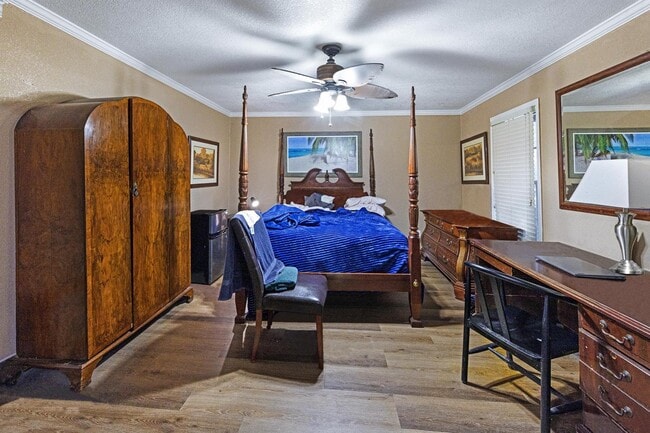 Photo - 728 Saybrook Cir NW House
