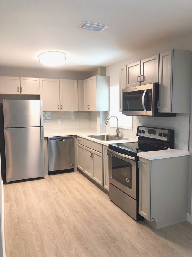 Building Photo - Driftwood Villas Apartments