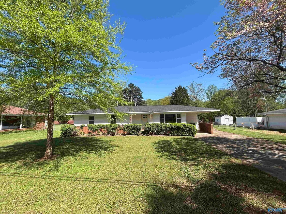 Foto principal - 916 Speake Rd NW