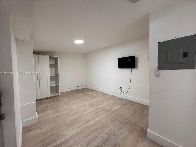 Building Photo - 2796 SW 34th Ct