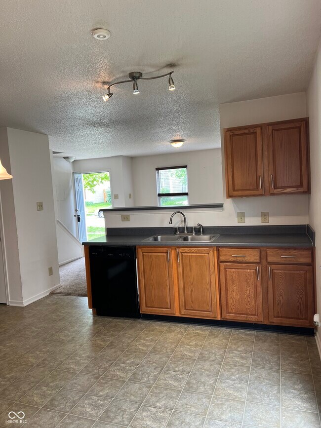 Foto del edificio - 12142 Lindley Dr