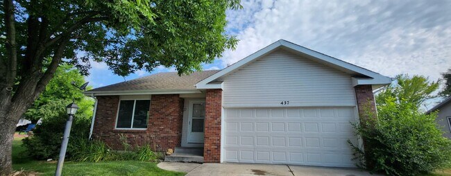 Foto del edificio - Spacious Single-Family Home with Vaulted C...