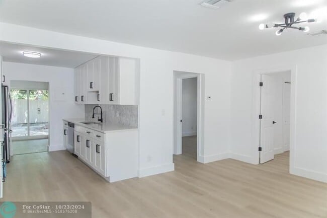 Building Photo - 211 NE 41st St