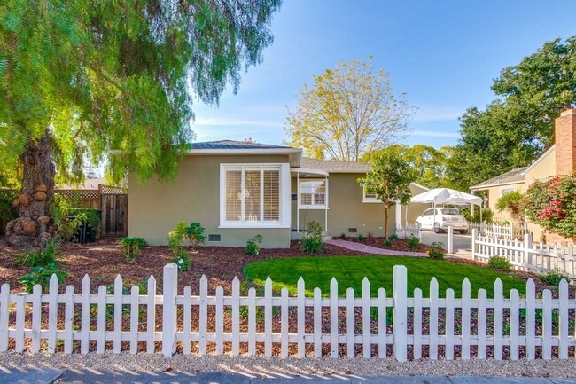 Photo - 2990 Cowper St House