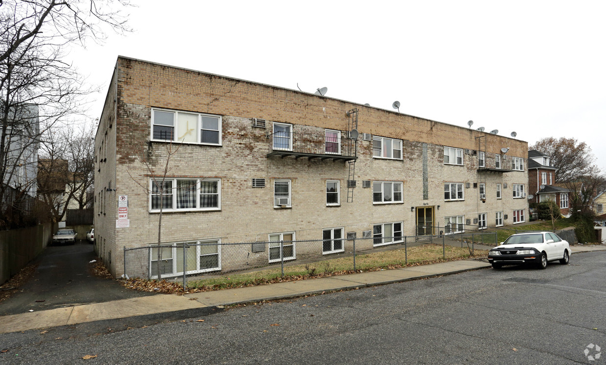 Primary Photo - 51 Coursen Pl
