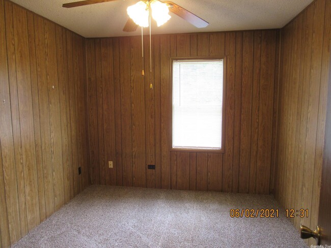 Building Photo - 1313 McNutt Rd
