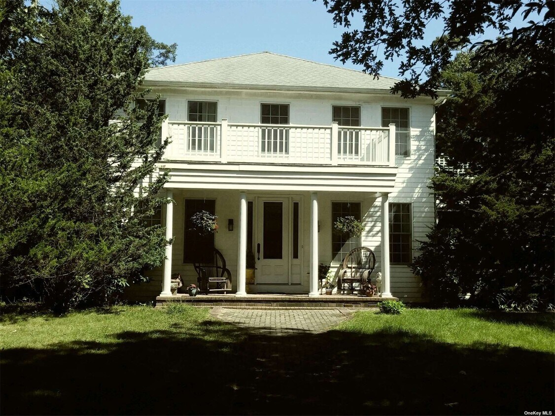 4 Dogwood St, East Quogue, NY 11942 House Rental in East Quogue, NY