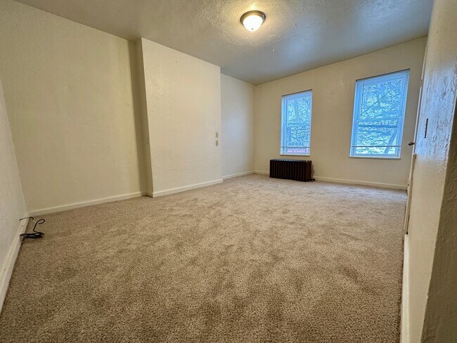 Foto del edificio - Super Spacious Three Bedroom on Bates Street! Deck & Patio! Washer & Dryer Included! Call Today!