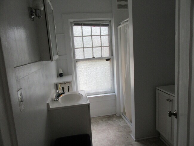 Foto del edificio - 14 Bedroom House for Rent Next Fall