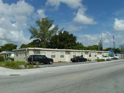 Vista al edificio - 4401 SW 20th St