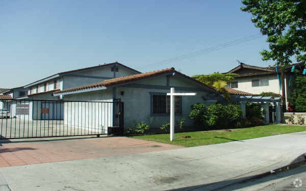 Primary Photo - 8614 Rosecrans Ave