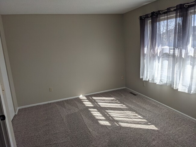 Foto del edificio - 2105 49 1/2 Ln NW