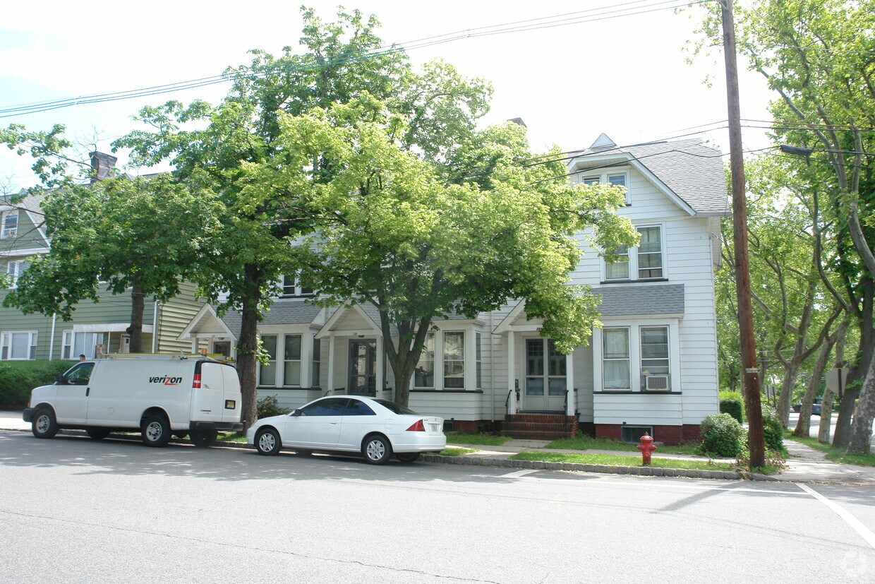 Building Photo - 208-212 High St